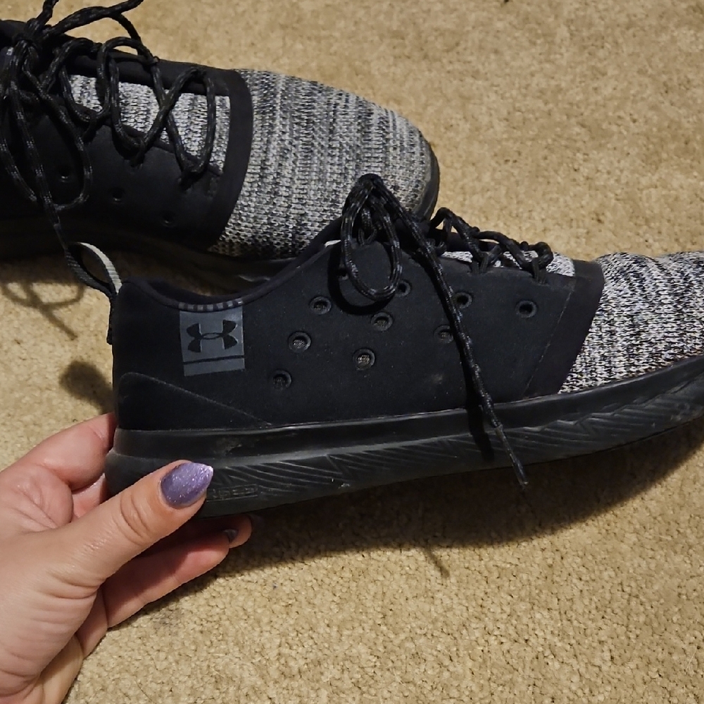 Under Armour Black Shoe Interior with White Size Label - Picture 6 of 8